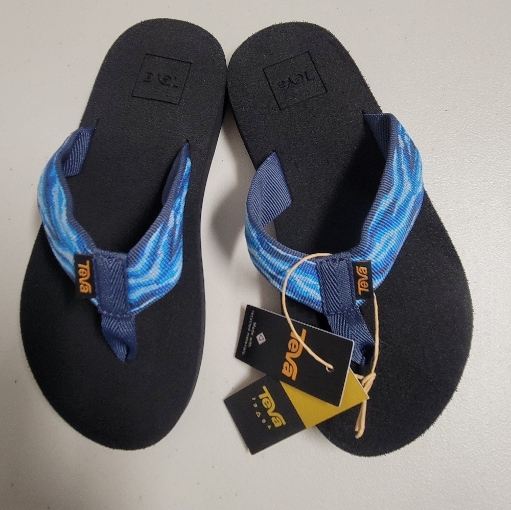 Teva Kids NWT Mush ll Sandals Size 3.